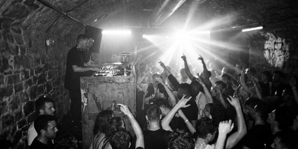 Sala underground techno barcelona