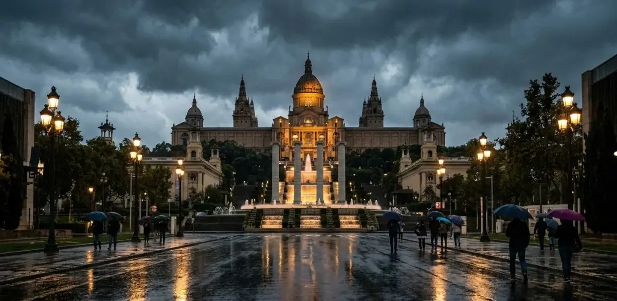 Fachada del Museo Nacional de Arte de Cataluña en un día lluvioso.